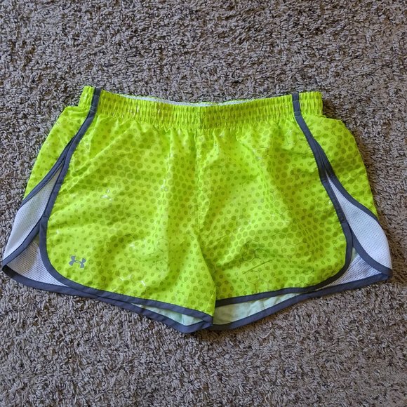 Under Armour - Gold Hexagon Detailed Shorts - Picture 2 of 6